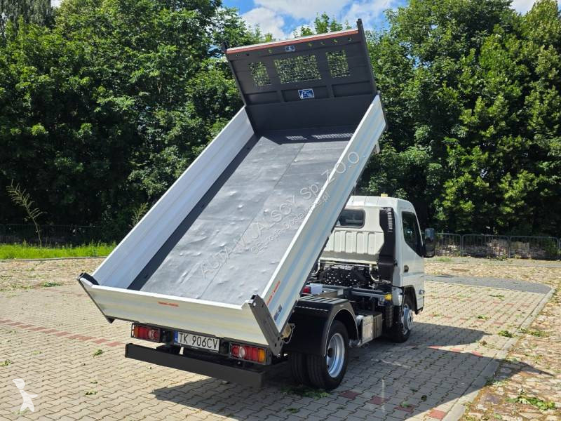 Véhicule utilitaire Mitsubishi Fuso