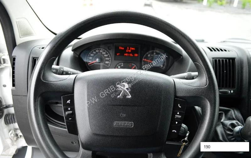 Véhicule utilitaire Peugeot Furgin Duoble...