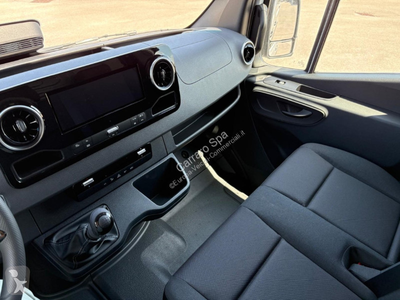 Autoutilitară Mercedes Furgone Traz. Post