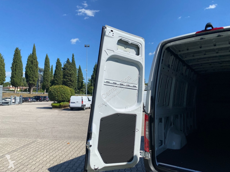 Autoutilitară Mercedes Furgone Traz. Post