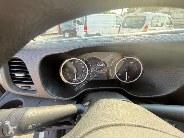 Veicolo commerciale Iveco DAILY 35C14H BOX +...