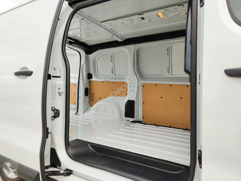 Véhicule utilitaire Peugeot L2H1 | Leasing from...