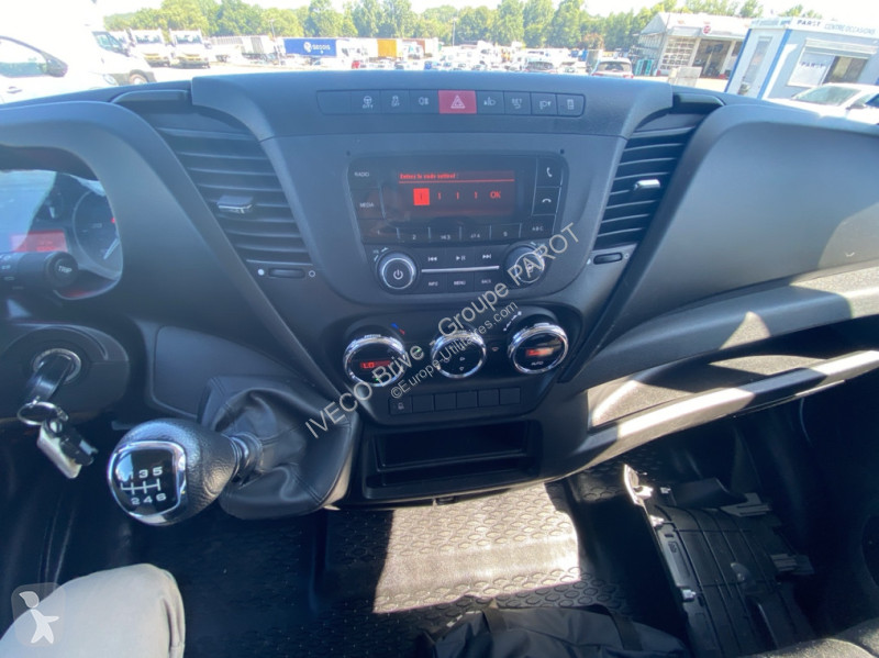 Véhicule utilitaire Iveco 35C16H3.0 empattement...