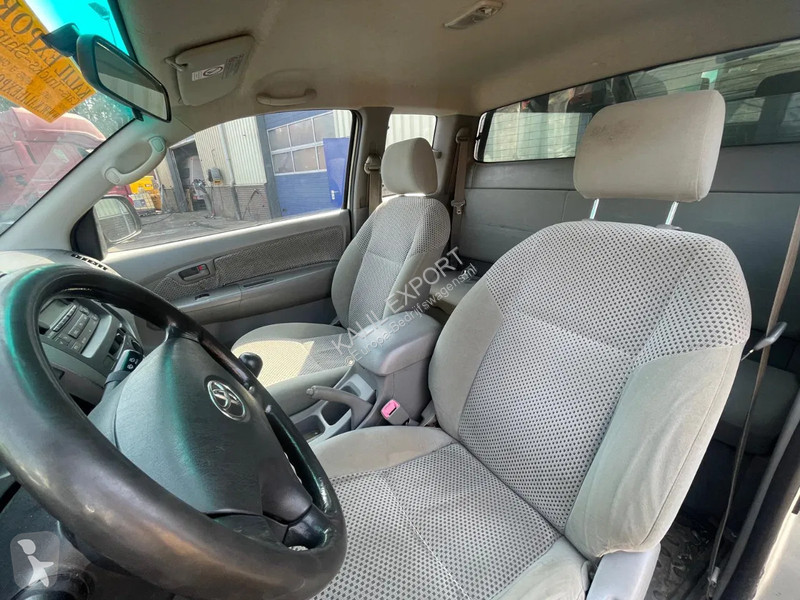 Véhicule utilitaire Toyota D-4D 4X4 5 SEATS...