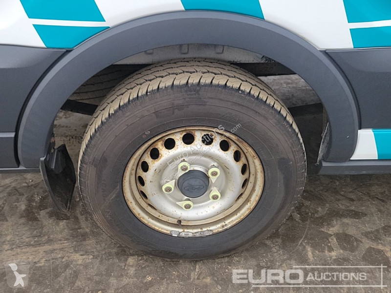Véhicule utilitaire Ford 350