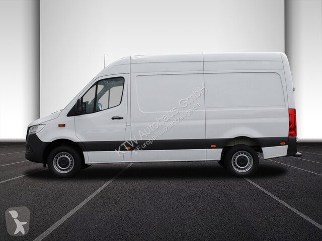Véhicule utilitaire Mercedes 317 CDI...