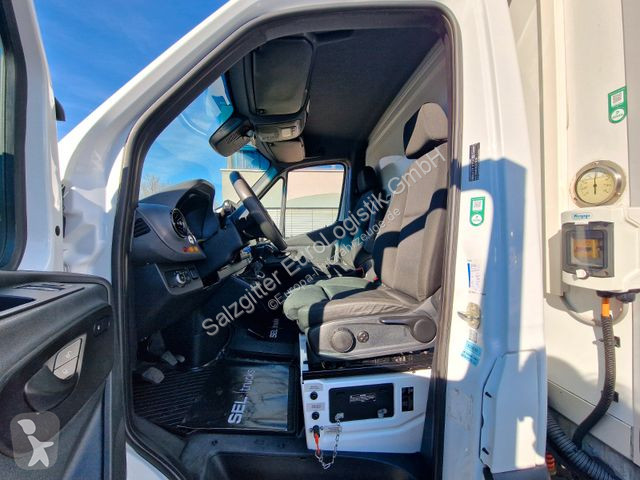 Véhicule utilitaire Mercedes / 6D