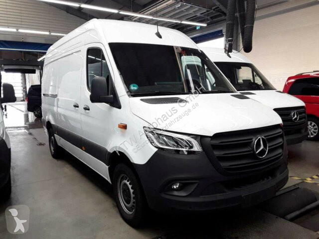 Autoutilitară Mercedes 317...