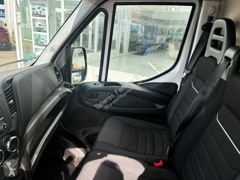Autoutilitară Iveco  35S16 12m3