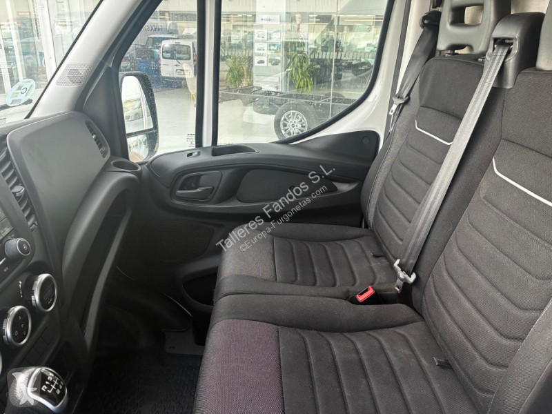 Autoutilitară Iveco  35S16 12m3
