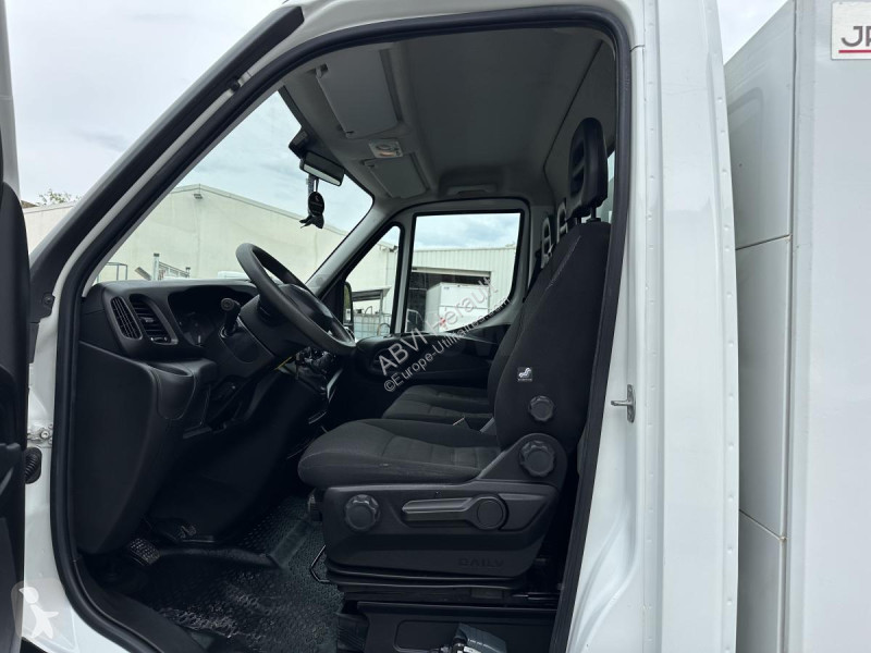 Véhicule utilitaire Iveco 35C16 3.0L DAILY...