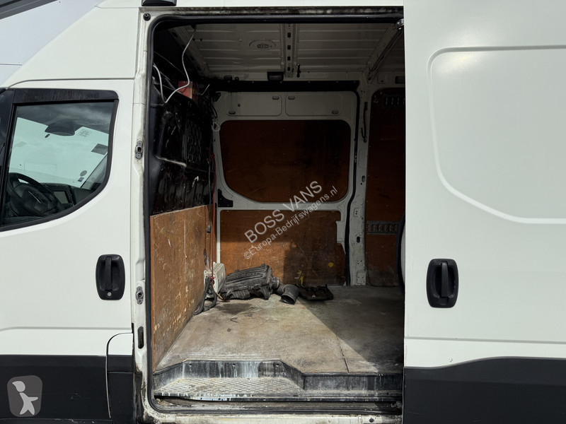 Véhicule utilitaire Iveco 70C17 3.0 **Engine...