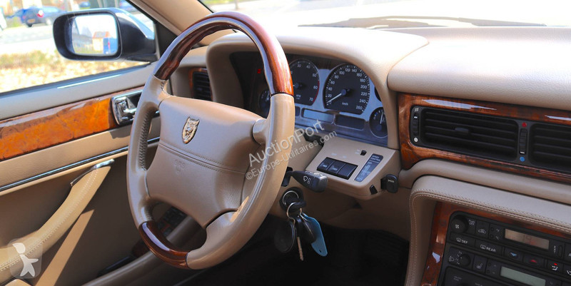 Véhicule utilitaire Jaguar Sovereign 4.0