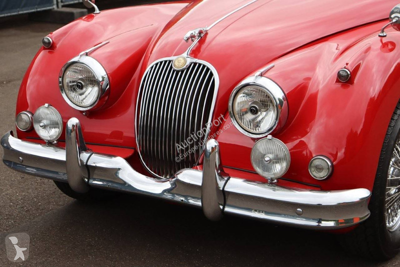 Véhicule utilitaire Jaguar 150 DHC