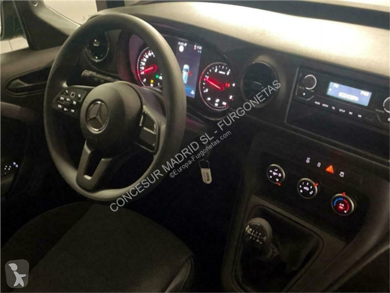 Véhicule utilitaire Mercedes 1.3 110 75kW...