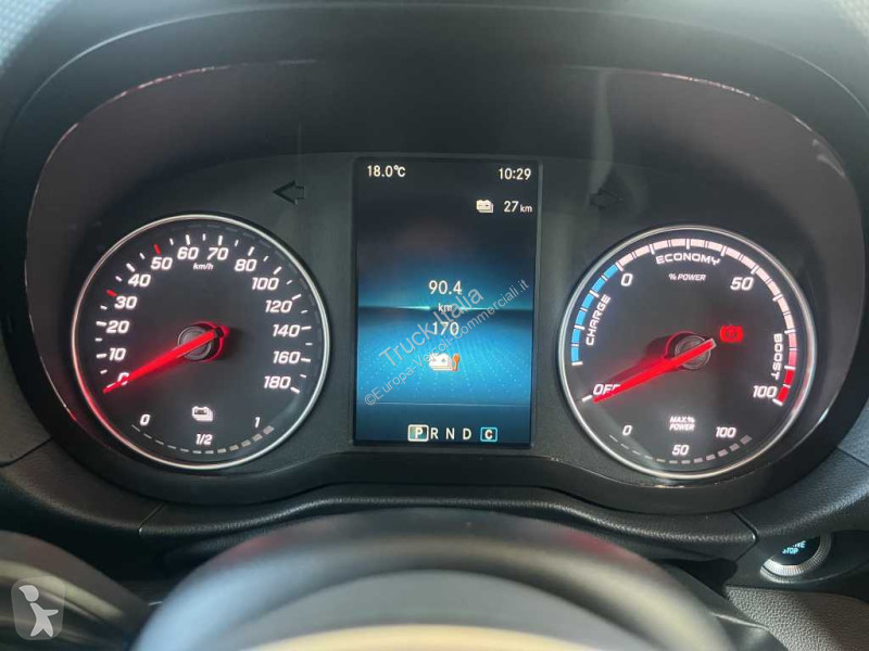 عربة نفعية Mercedes EQT - EQT 200
