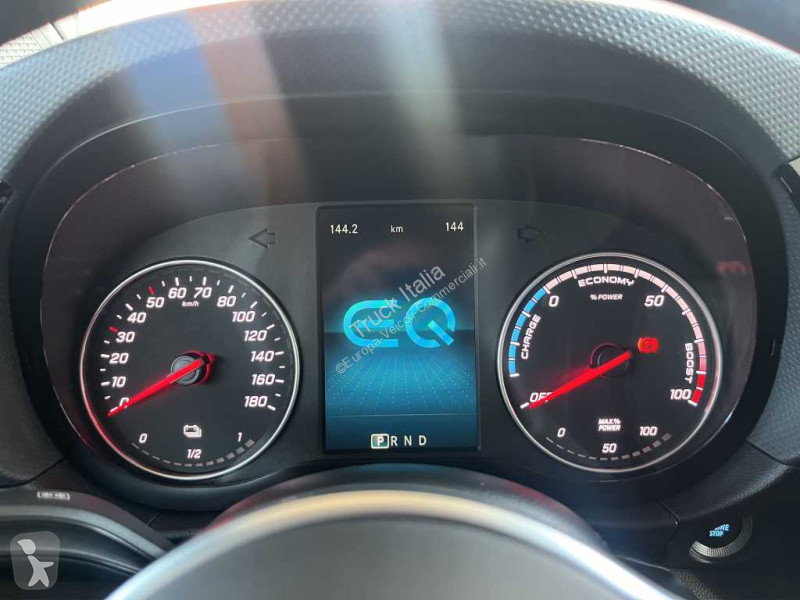 عربة نفعية Mercedes EQT - EQT 200
