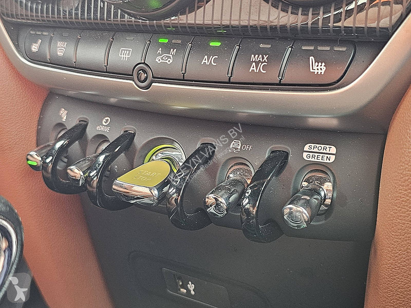 Autoutilitară Mini Cooper ALL4 Head-Up!