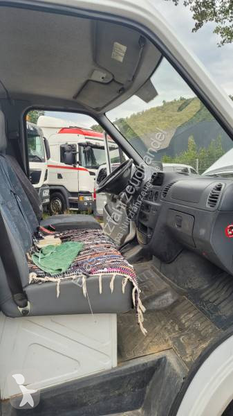 Samochód dostawczy Mercedes