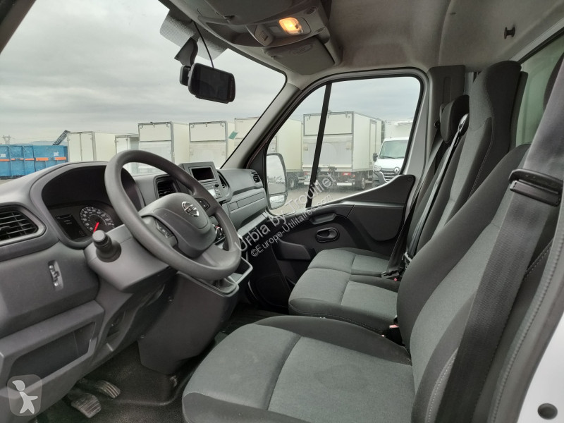Samochód dostawczy Nissan CHASSIS CABINE