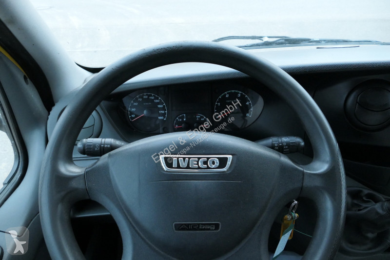 Véhicule utilitaire Iveco Daily 35 S11 C30C...