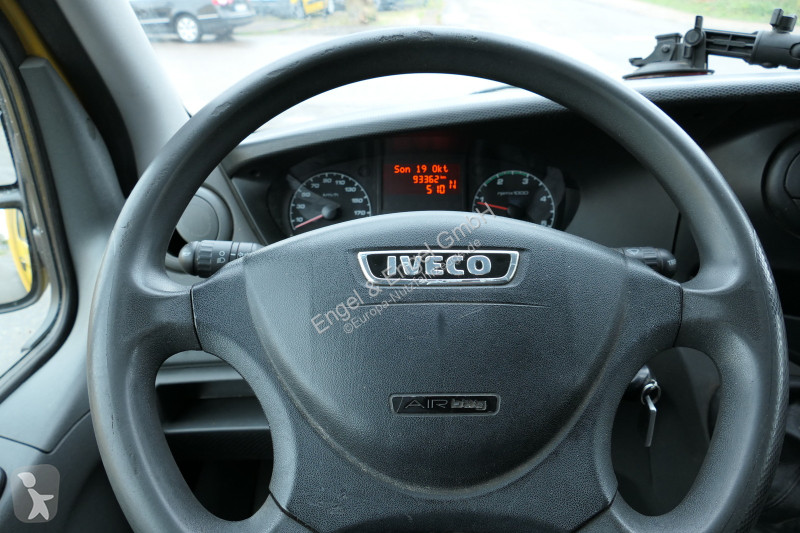 Véhicule utilitaire Iveco Daily 35 S11 C30C...