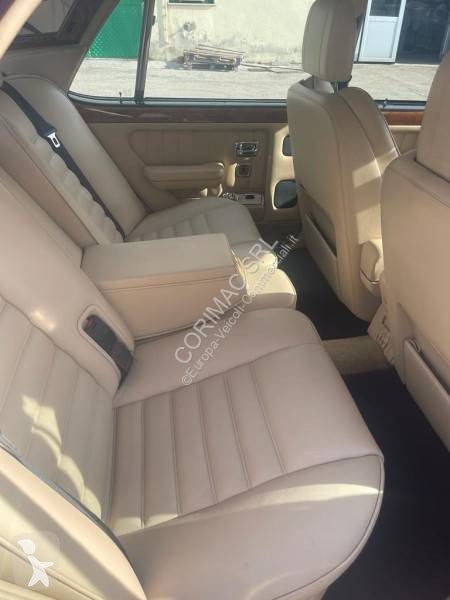 Samochód dostawczy Bentley