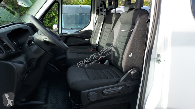 Véhicule utilitaire Iveco DAILY 35S FG 7 PLACES...