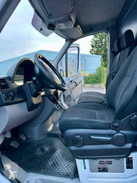 Samochód dostawczy Mercedes
