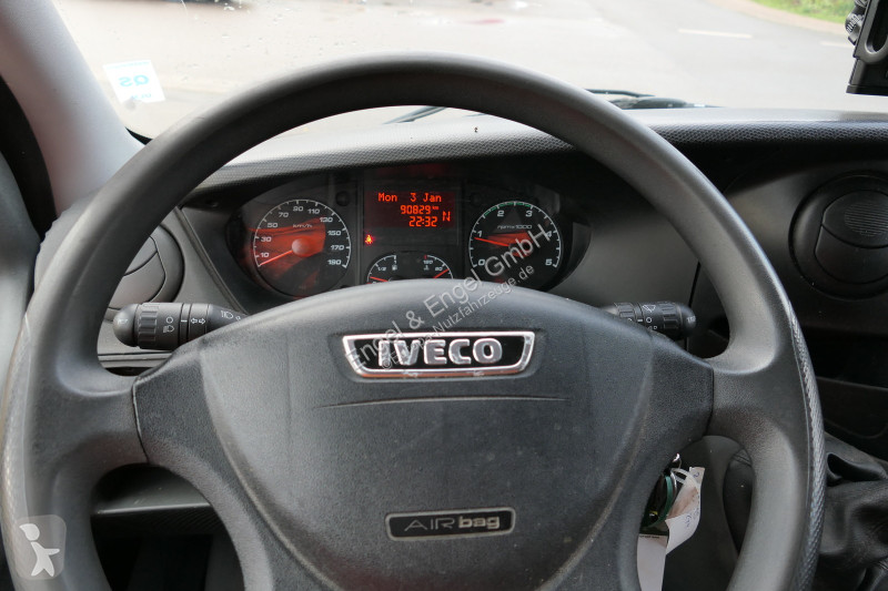 Véhicule utilitaire Iveco Daily 35 S11 C30C...