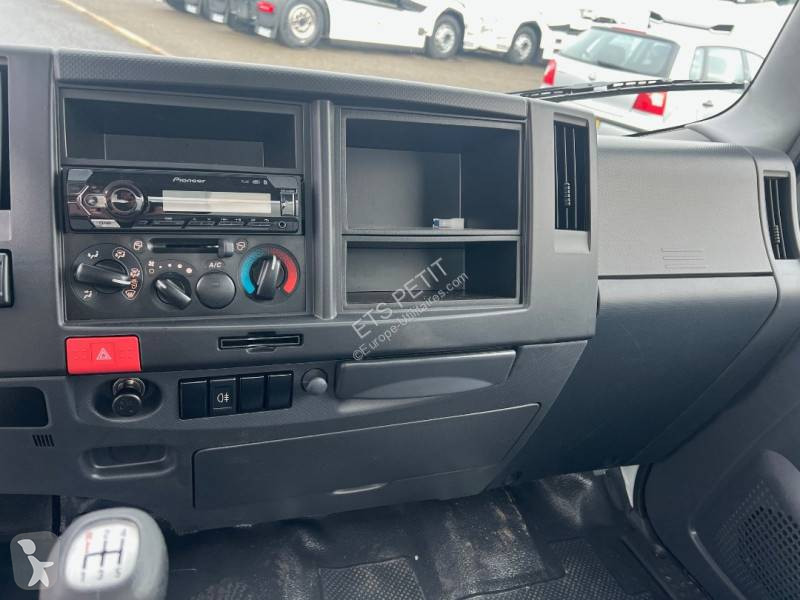 Véhicule utilitaire Isuzu