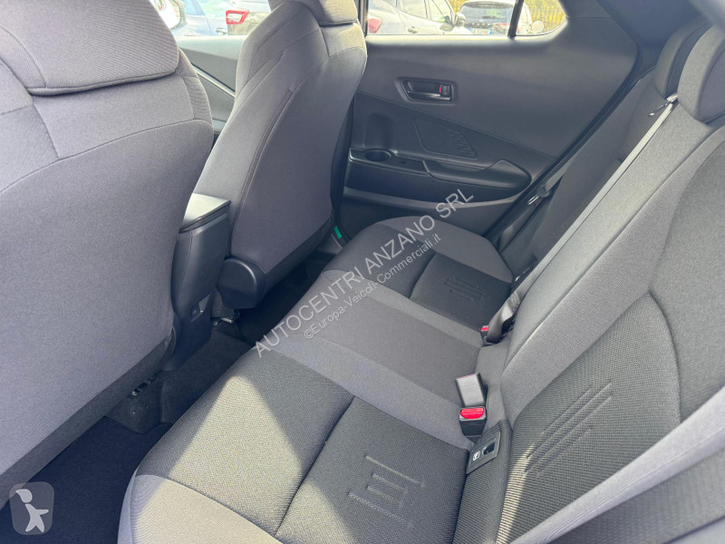 عربة نفعية Toyota C-HR