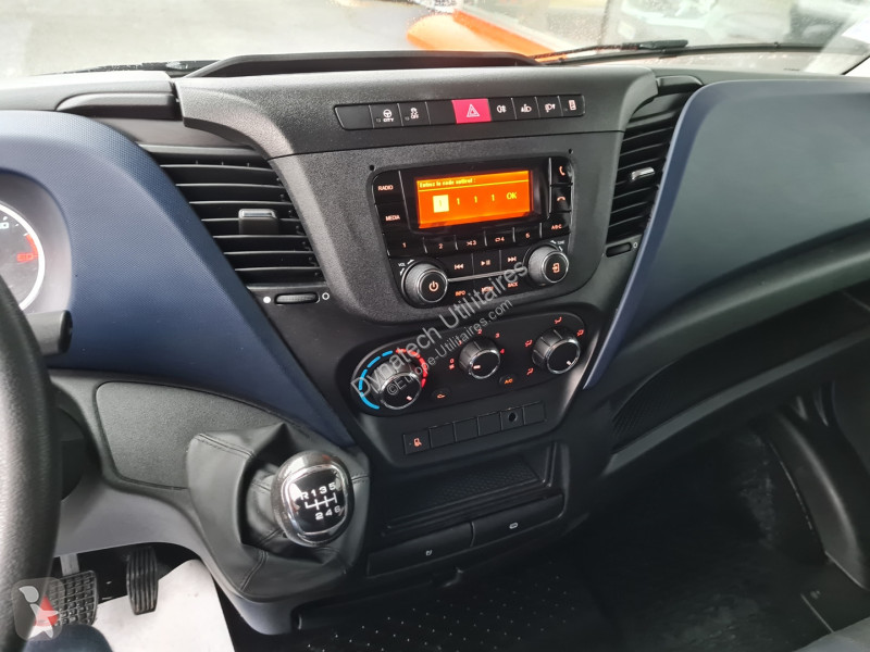 Véhicule utilitaire Iveco DAILY FG 33S14H V12