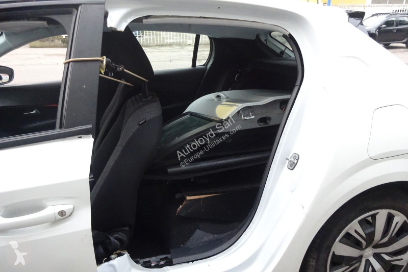 عربة نفعية Peugeot 1,2 PURETECH 100