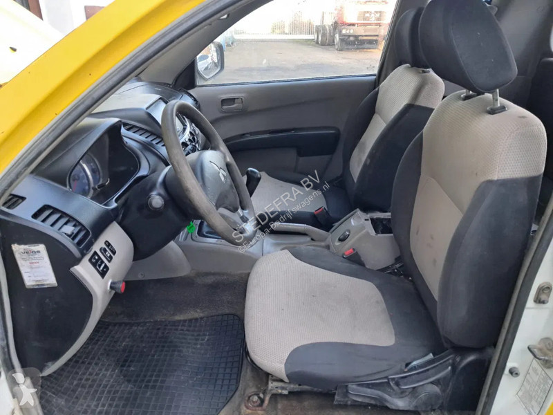 عربة نفعية Mitsubishi 4x4 , 2.5 Di-D , Club cab