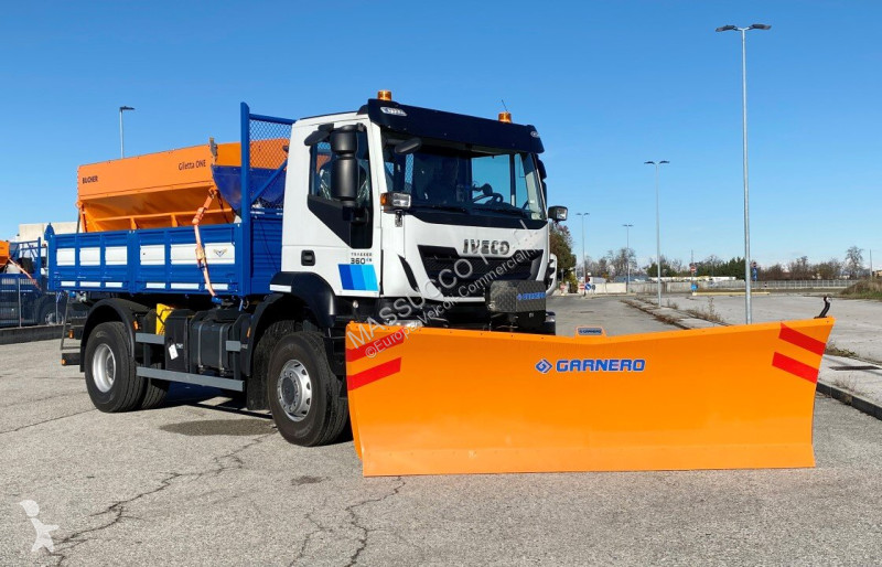 Véhicule utilitaire Iveco TRAKKER 360