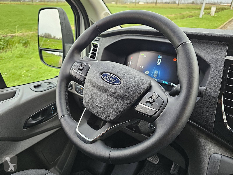 عربة نفعية Ford L4H3 317km WLTP68kWh E
