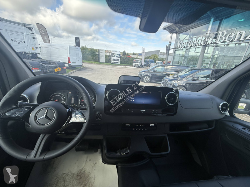 عربة نفعية Mercedes SPRINTER CHASSIS CAB 319...