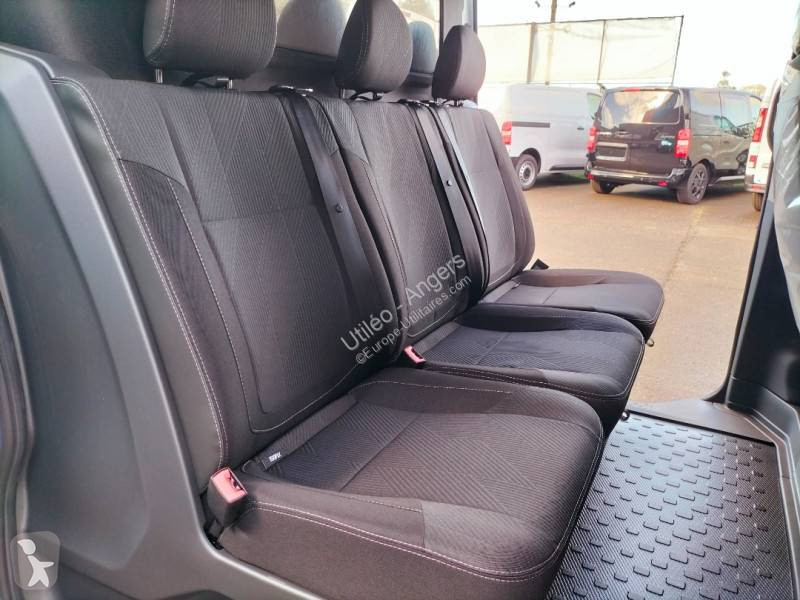 عربة نفعية Nissan