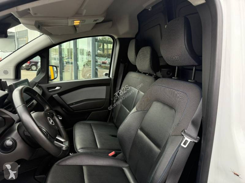 Véhicule utilitaire Nissan