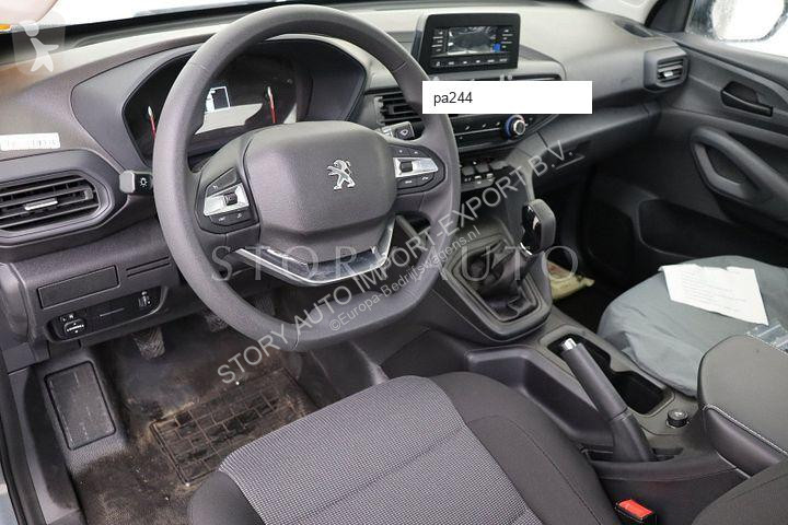 عربة نفعية Peugeot Landtrek