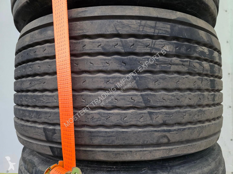 Samochód dostawczy Michelin 445/45 R19.5...