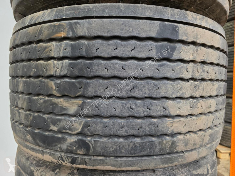 Samochód dostawczy Michelin 445/45 R19.5...