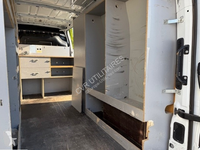 Véhicule utilitaire Renault MASTER III FG F3500...