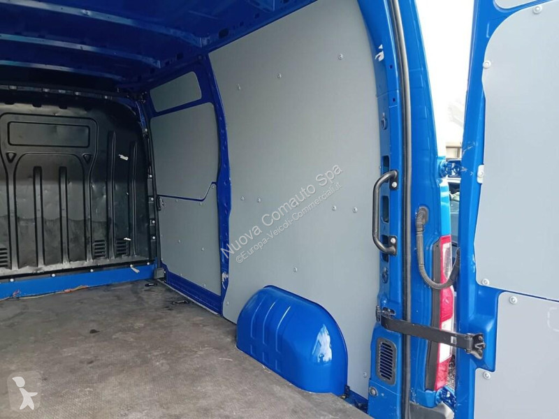 Коммерческий автомобиль Renault III 2019
