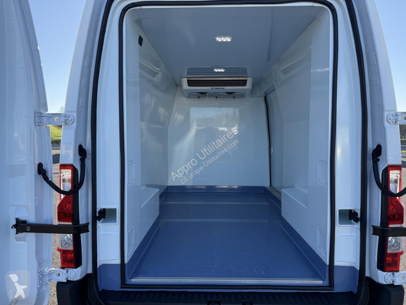 Véhicule utilitaire Renault MASTER F3500 L2H2...