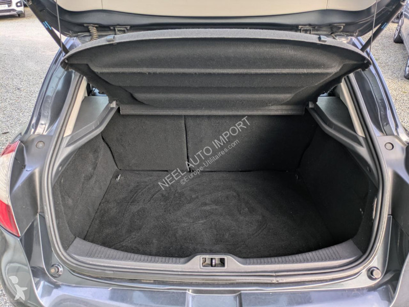 عربة نفعية Renault MEGANE III AUTHENTIQUE 1.6I...