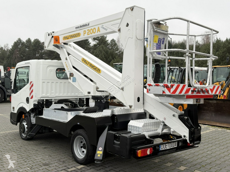 Nissan  Transporter