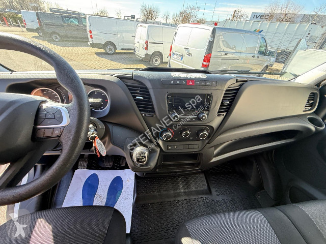 Furgoneta Iveco DAILY 35C14H BOX+ SPONDA +...