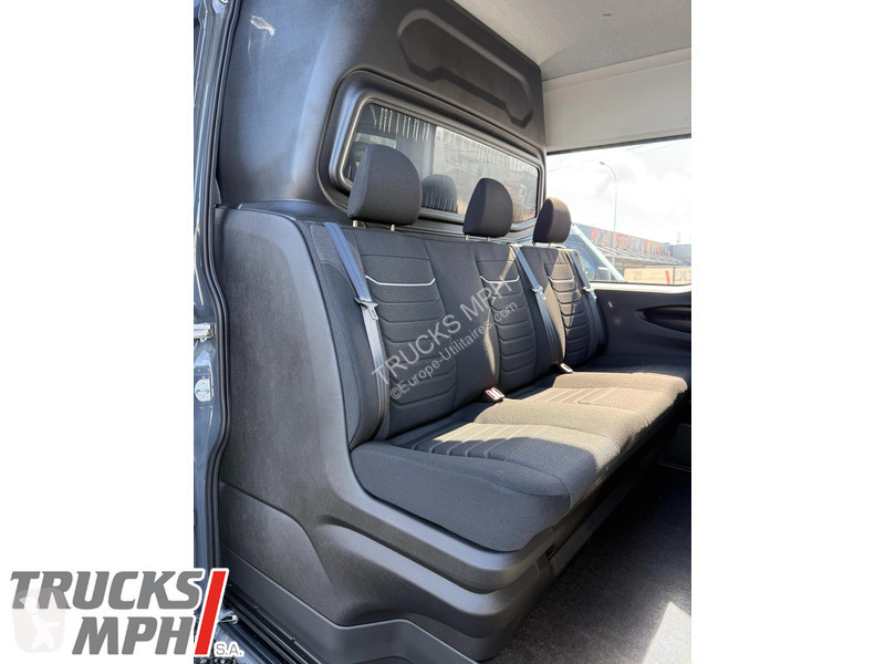Véhicule utilitaire Iveco 35-180 Crew Cab...